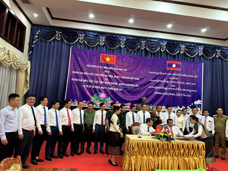 Tỉnh Hà Tĩnh và Khăm Muồn ký biên bản hợp tác năm 2023.